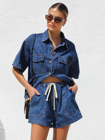 ブルー ミディアムウォッシュデニムのツーピースセット（レディース） - ドローストリングショーツとボタンアップシャツ - 夏のカジュアルバケーションコーデ 2026