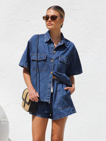 ミディアムウォッシュデニムのツーピースセット（レディース） - ドローストリングショーツとボタンアップシャツ - 夏のカジュアルバケーションコーデ 2026