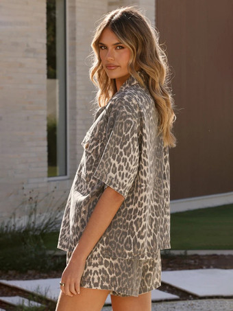 ミディアムウォッシュデニムのツーピースセット（レディース） - ドローストリングショーツとボタンアップシャツ - 夏のカジュアルバケーションコーデ 2026