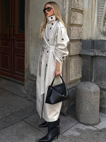 レディース用ファンネルネックトレンチコート - クリーム色のダブルブレスト、ドロップショルダー、ベルト付きオーバーコート - 春のオフィスからディナーまで活躍するアウター 2026