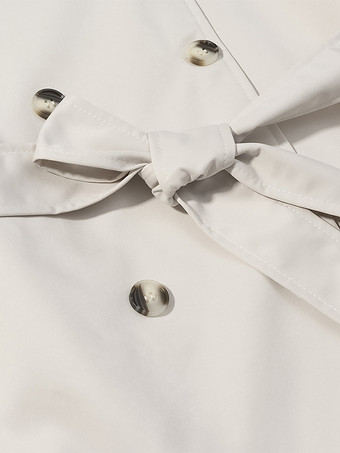 レディース用ファンネルネックトレンチコート - クリーム色のダブルブレスト、ドロップショルダー、ベルト付きオーバーコート - 春のオフィスからディナーまで活躍するアウター 2026