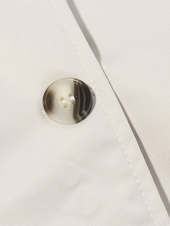 レディース用ファンネルネックトレンチコート - クリーム色のダブルブレスト、ドロップショルダー、ベルト付きオーバーコート - 春のオフィスからディナーまで活躍するアウター 2026