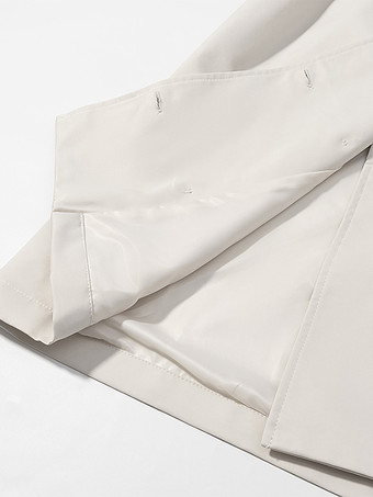 レディース用ファンネルネックトレンチコート - クリーム色のダブルブレスト、ドロップショルダー、ベルト付きオーバーコート - 春のオフィスからディナーまで活躍するアウター 2026