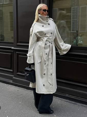 レディース用ファンネルネックトレンチコート - クリーム色のダブルブレスト、ドロップショルダー、ベルト付きオーバーコート - 春のオフィスからディナーまで活躍するアウター 2026