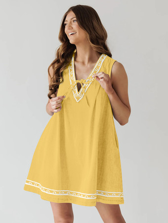 イエロー刺繍入りデニムミニドレス（レディース） - カジュアルなVネックタイフロントルーズベビードールサマードレス（ポケット付き） - 夏のビーチバケーション2026