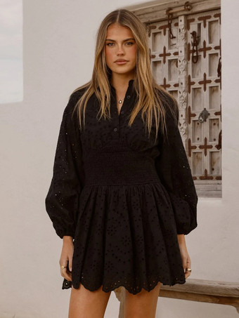 ブラック アイレット長袖ミニドレス（レディース） - ボヘミアン風スモックウエストフレア裾スケータードレス - 2026年春のビーチバケーション