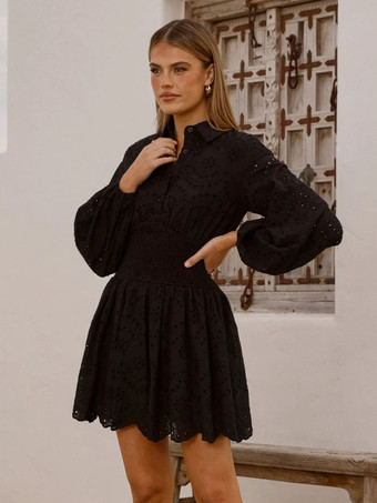 アイレット長袖ミニドレス（レディース） - ボヘミアン風スモックウエストフレア裾スケータードレス - 2026年春のビーチバケーション