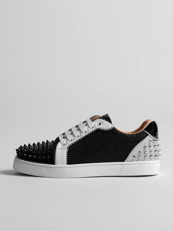 ブラック メンズ スケートスニーカー ラウンドトゥ スタッズ付き レースアップ カジュアルシューズ