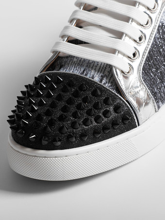 グリッタースケートスニーカー ラウンドトゥ スタッズ付き レースアップ カジュアルシューズ