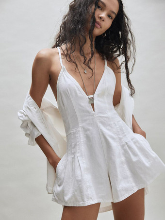 ホワイト 背中開きウォッシュドデニムロンパース（レディース） - グランジ風Vネッククロスストラッププレイスーツ（ポケット付き） - サマーミュージックフェスティバル2026