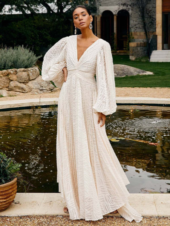 ホワイト ボヘミアン風バックレスマキシドレス（女性用） - クラウドホワイト、ディープVネック、ランタンスリーブ、プリーツAラインガウン - 2026年春のビーチウェディング