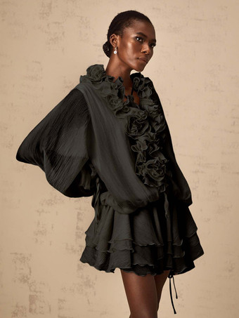 フリルレイヤードミニドレス（レディース） - ボヘミアン風ランタンスリーブフラワーVネックスケータードレス（ショートパンツ付き） - 2026年春のパーティー