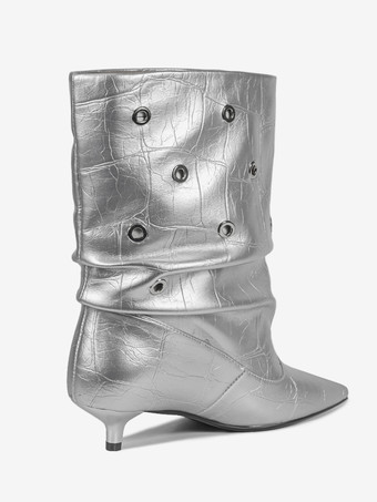 シルバーのキトゥンヒールブーティ、ポインテッドトゥ、カットアウトアンクルブーツ