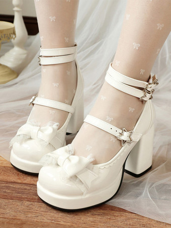 ホワイト スウィートロリータシューズ ブルーのハトメとリボン、レースのラウンドトゥ、PUレザーのチャンキーヒールロリータパンプス