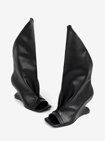 黒のアンクルブーツ、オープントゥ、ウェッジヒールデザイン