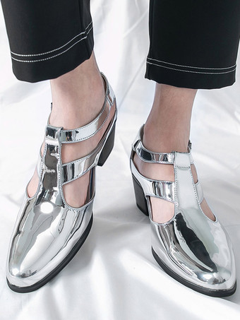 Chaussures métallisées dorées à bout rond et talon compensé ajouré