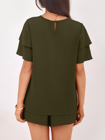 Ensemble deux pièces : pantalon t-shirt noir à col rond et manches courtes.