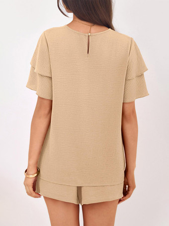 Ensemble deux pièces : pantalon t-shirt noir à col rond et manches courtes.