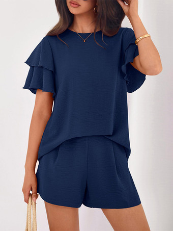 Ensemble deux pièces : pantalon t-shirt noir à col rond et manches courtes.