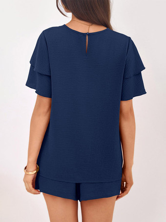 Ensemble deux pièces : pantalon t-shirt noir à col rond et manches courtes.