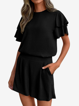 noir Ensemble deux pièces : pantalon t-shirt noir à col rond et manches courtes.
