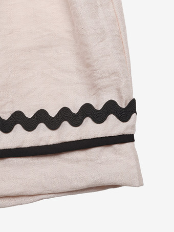Short beige à taille élastique pour femme avec bordure ondulée noire style décontracté taille haute coupe ample idéal pour l'été.