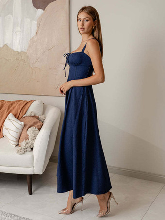 Robe midi bleu marine à bretelles spaghetti et col carré pour femme élégance classique