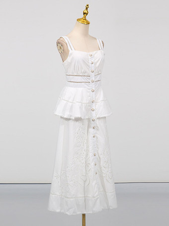 Robe longue blanche cintrée et élégante avec détails en dentelle parfaite pour les événements formels.