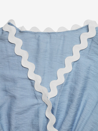 Combinaison bleue à col V manches courtes sans bretelles en viscose coupe droite idéale pour l'été.
