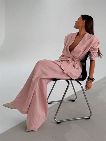 Ensemble deux pièces : pantalon rose chic à ceinture haut en coton à manches longues et col rabattu.