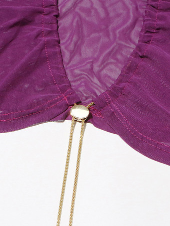 Crop top violet à col montant et manches longues à découpes apparentes.