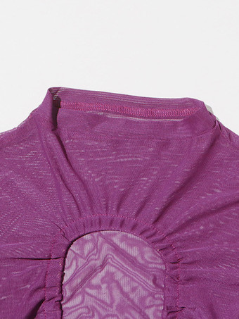Crop top violet à col montant et manches longues à découpes apparentes.