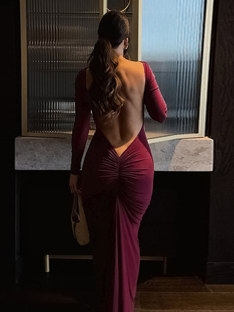 Robe de soirée bordeaux à manches longues épaules dénudées et dos nu