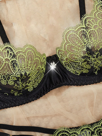 蝶と花柄の刺繍が施された黒と緑のアンダーワイヤーブラとソングのツーピースランジェリーセット