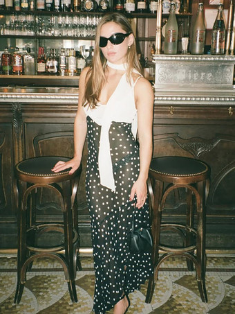Robe de vacances maxi sans manches à pois col en V robe noire sexy