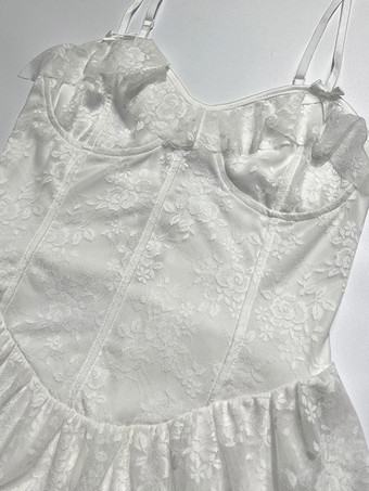 Robe blanche sexy mini dos nu à lacets sans manches col V pour une soirée en amoureux