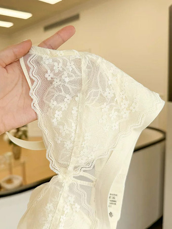 Soutien-gorge triangle en dentelle florale sans armatures disponible en 3 couleurs