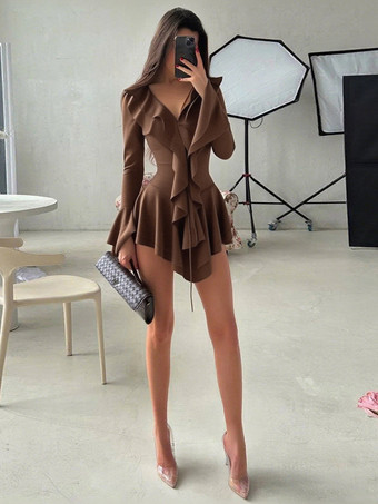 Robe noire chic à bretelles courtes volants manches longues col en V et manches évasées idéale pour un rendez-vous galant.