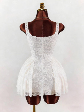 Robe de soirée blanche sans manches à col carré et dos nu