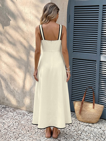 Robe longue dos nu plissée à nœuds sans manches épaules dénudées couleur écru et blanc doux idéale pour une soirée romantique.