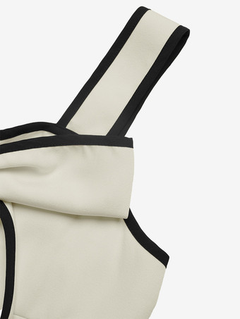 Robe longue dos nu plissée à nœuds sans manches épaules dénudées couleur écru et blanc doux idéale pour une soirée romantique.