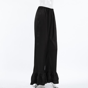 黒のハイウエストパンツ