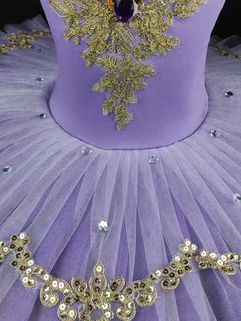 Robe de ballet violette pour fille ornée de dentelle et de sequins idéale pour les spectacles.