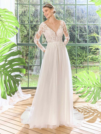 Ivoire Robe de mariée en dentelle à col en V manches longues et traîne