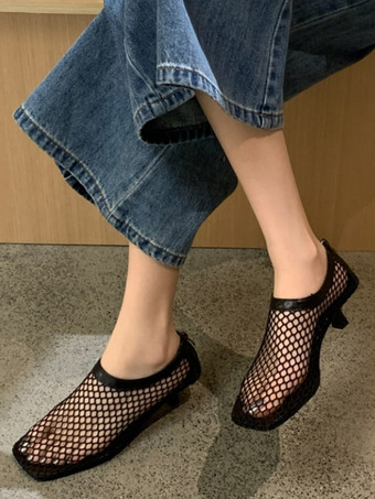 ブラックのキトゥンヒールパンプス、メッシュ素材、スクエアトゥパンプス