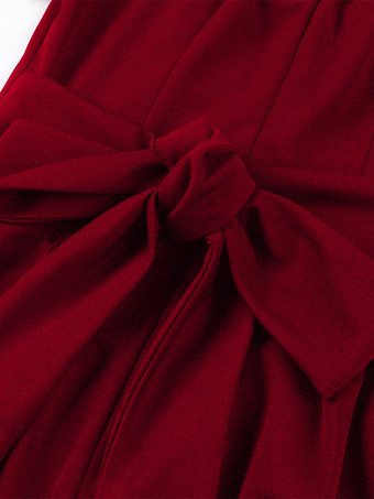 Robe vintage pour femme manches bouffantes coupe midi col carré nœud sur le devant évasée.
