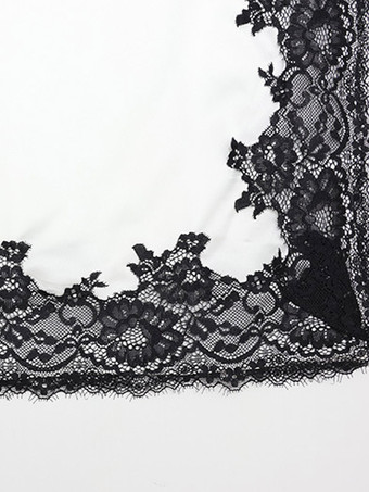 Ensemble 2 pièces : haut court dos nu en satin blanc à décolleté plongeant et jupe longue fendue ornée de dentelle noire