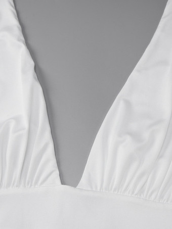 Ensemble deux pièces blanc chic à lacets jupe sans manches à col en V et haut de style streetwear