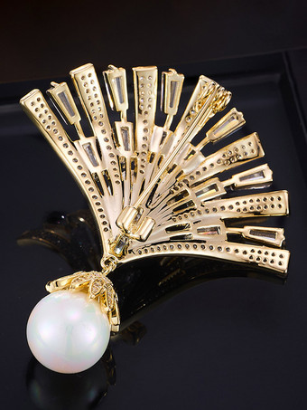 Broche pendentif en forme d'éventail ornée d'un zircon baguette et d'une grande perle.