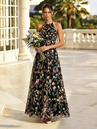 ブラックブラッシュカラーの花柄刺繍入りホルターネックブライズメイドドレス、オープンバックAラインチュールロングウェディングゲストガウン